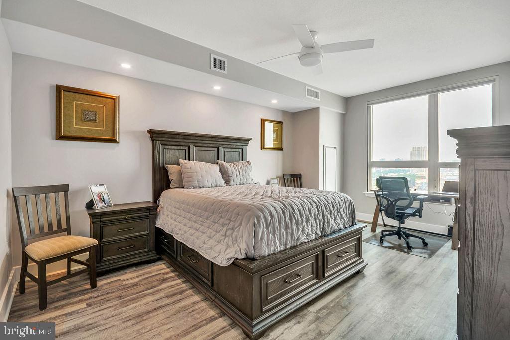 717 S Columbus Blvd #1206