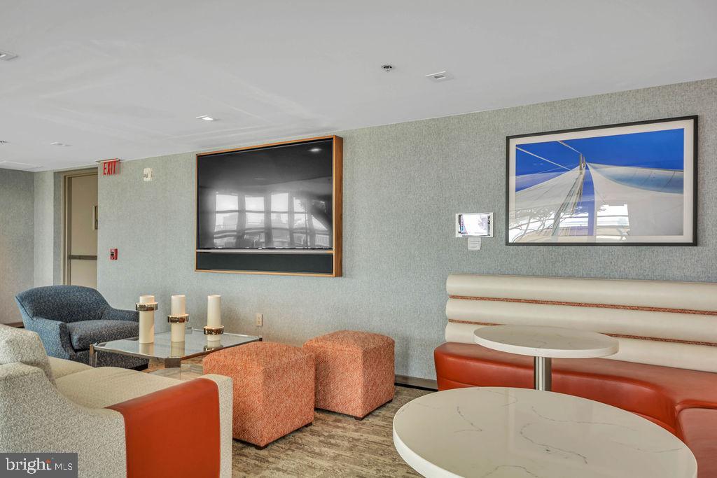 717 S Columbus Blvd #1206