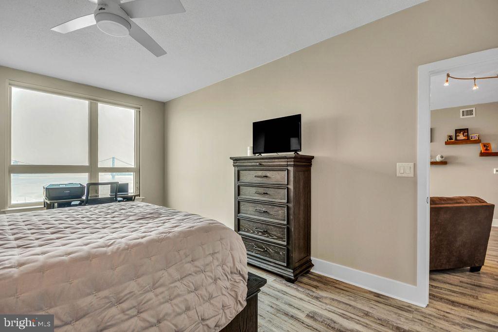 717 S Columbus Blvd #1206
