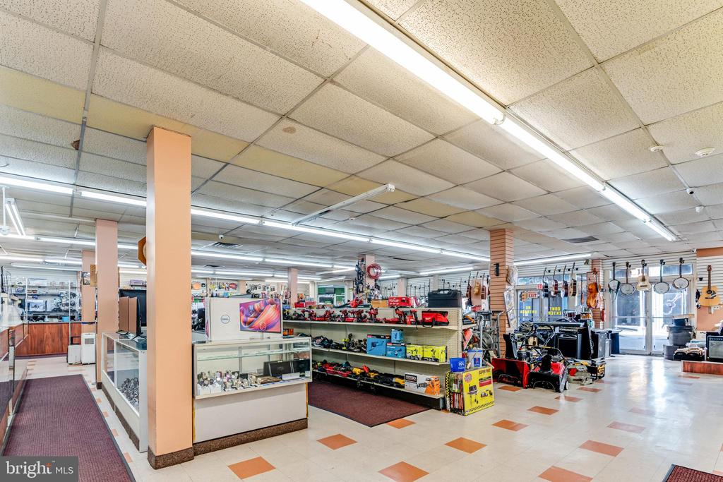 2301-9 Jasper St
