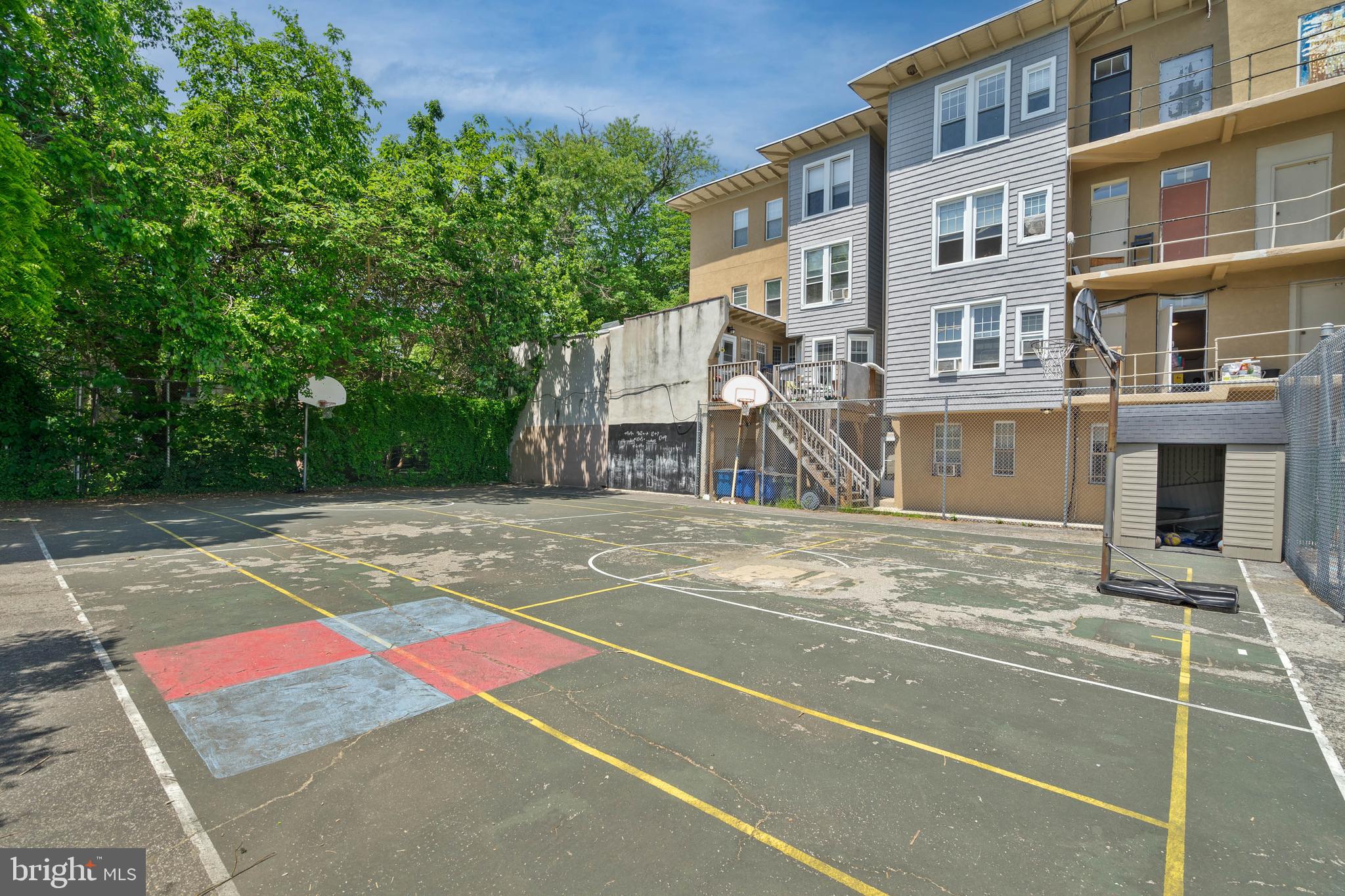 425 S 42nd St