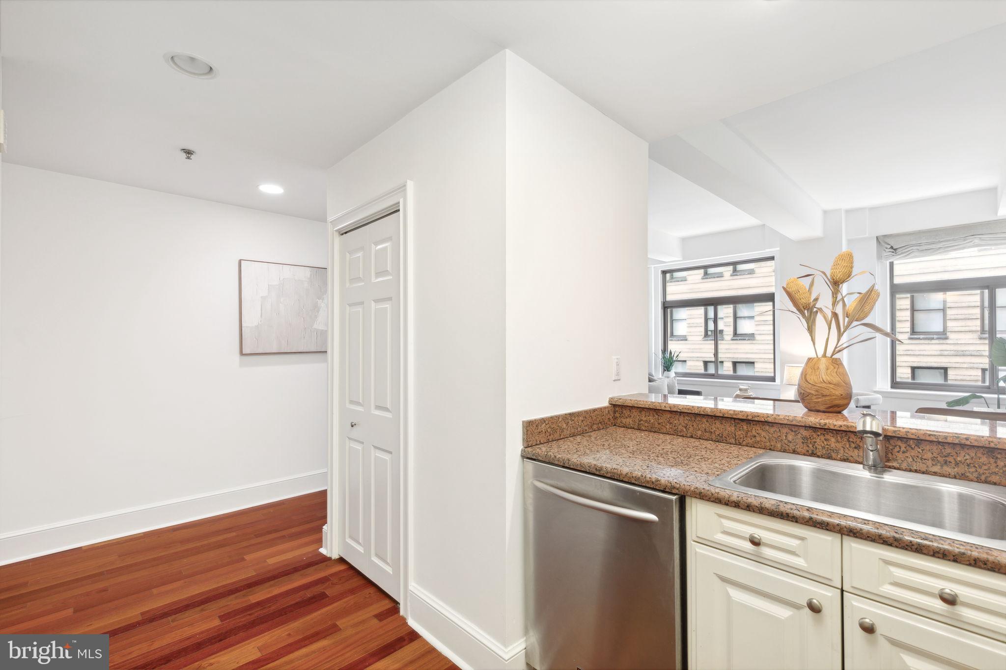 1500 Chestnut St #6h