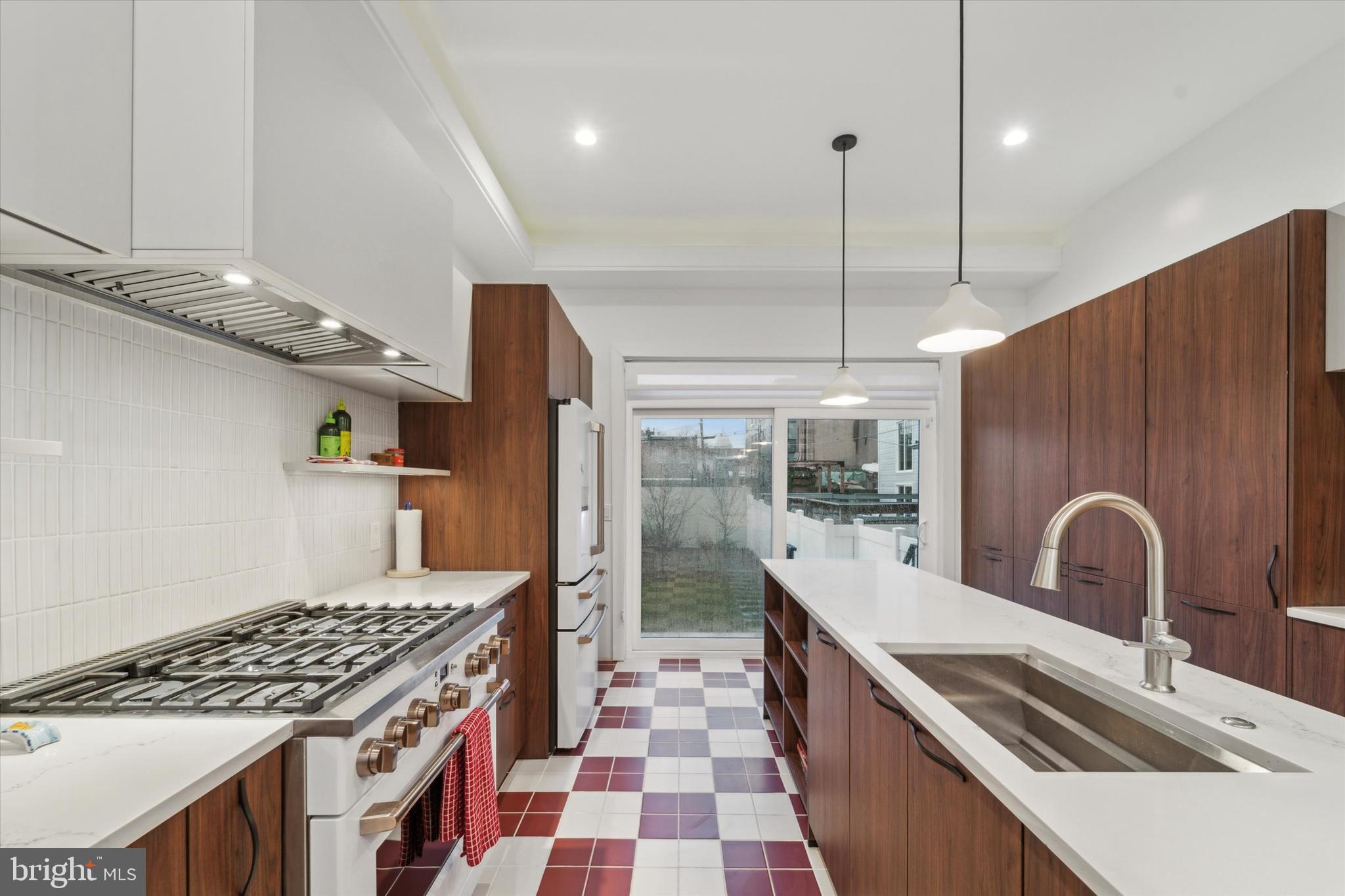 1126 E Montgomery Ave
