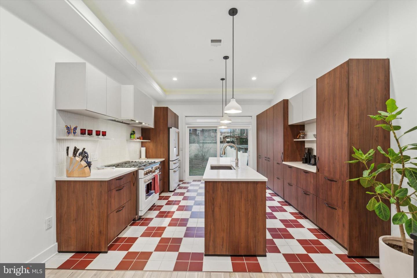 1126 E Montgomery Ave
