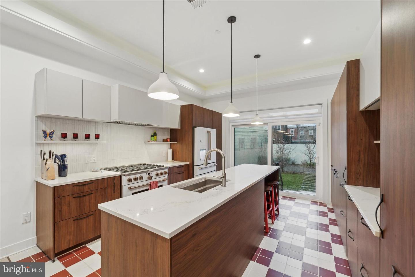 1126 E Montgomery Ave
