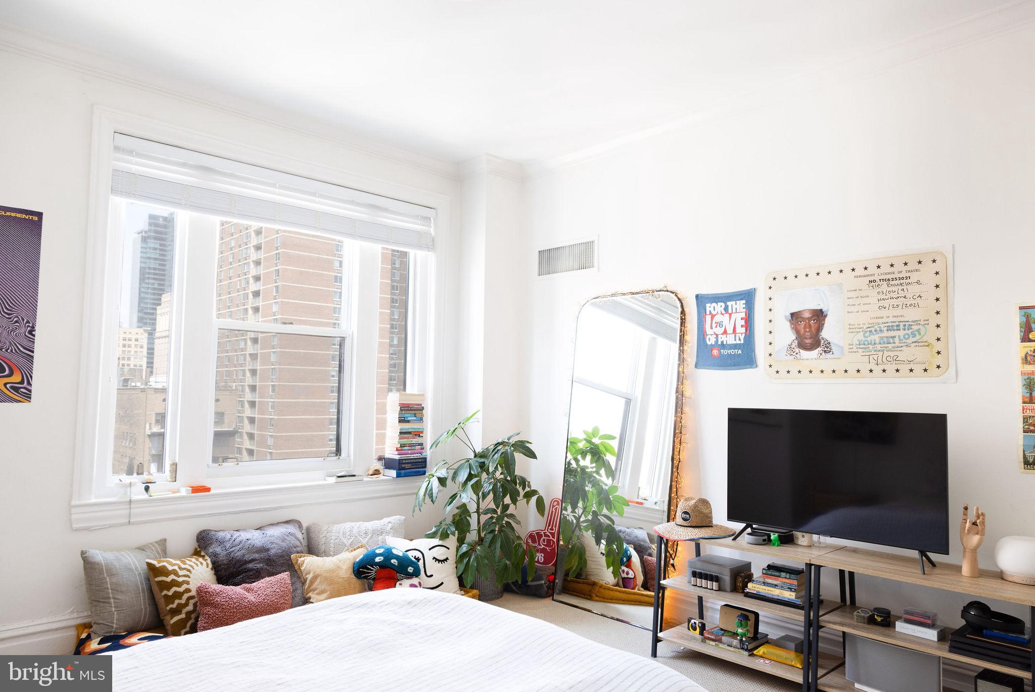 1520 SPRUCE STREET 28 400