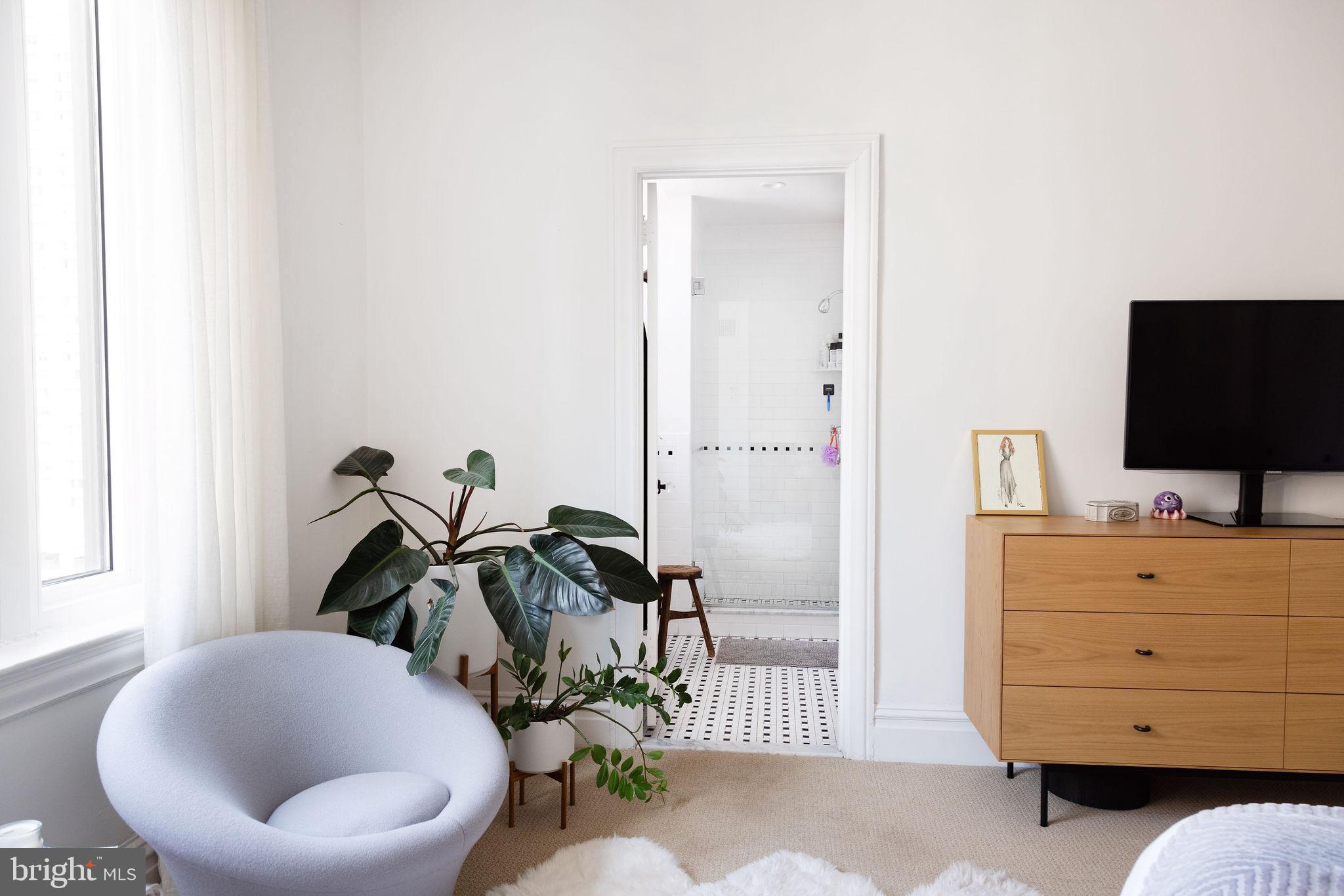 1520 SPRUCE STREET 28 400