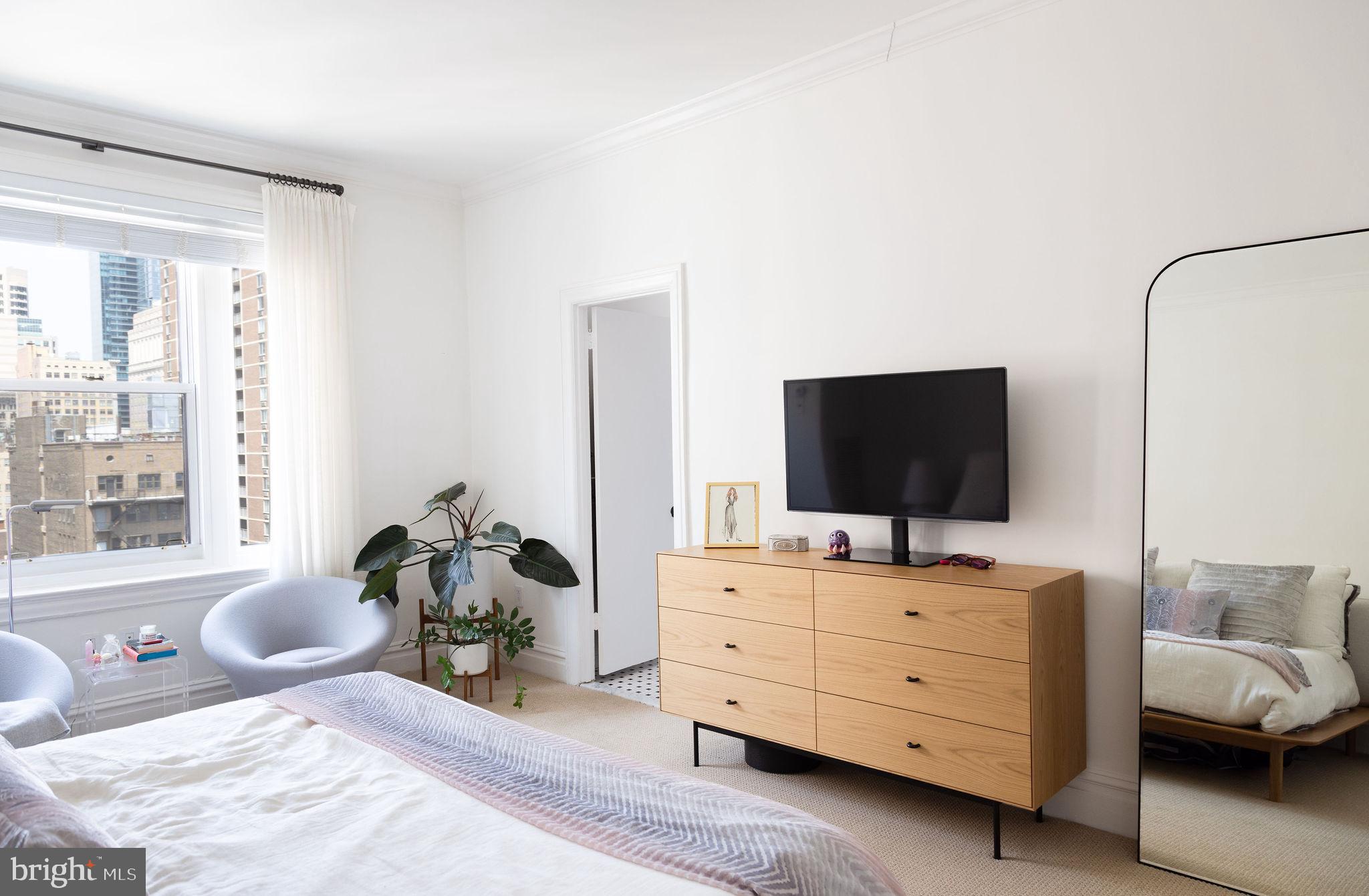 1520 SPRUCE STREET 28 400