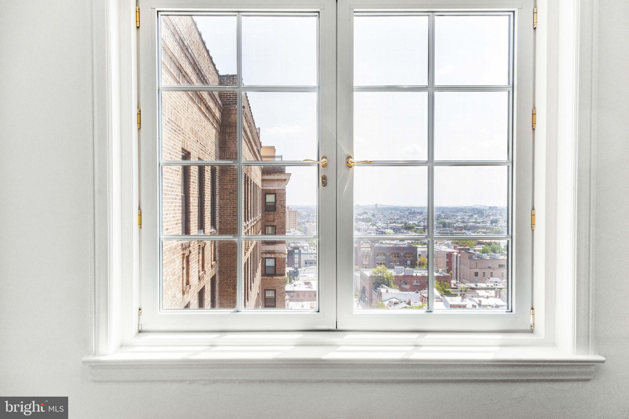 1520 SPRUCE STREET 28 400