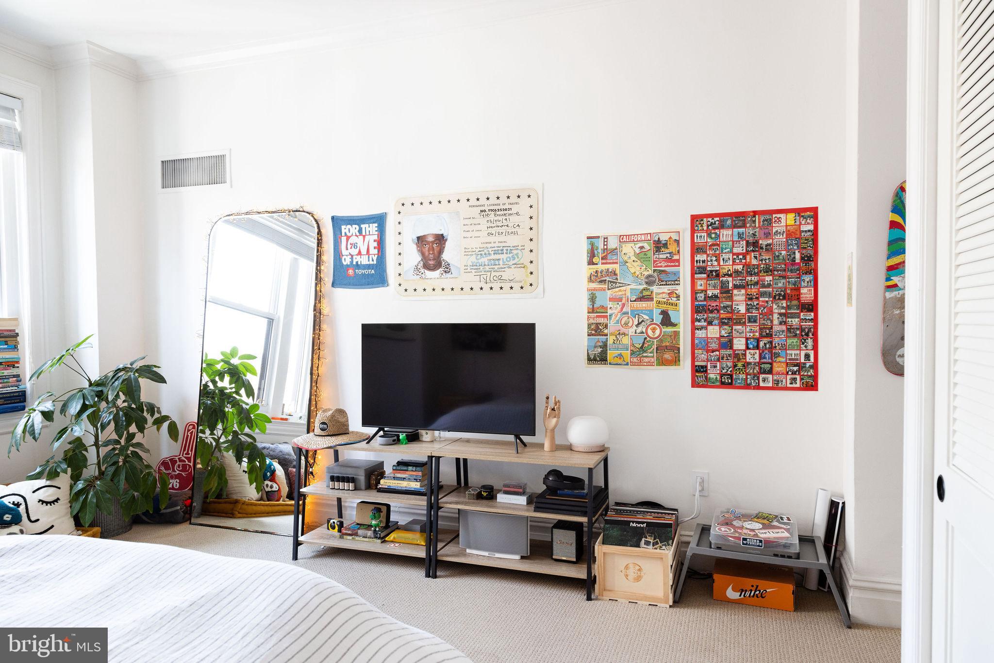 1520 SPRUCE STREET 28 400