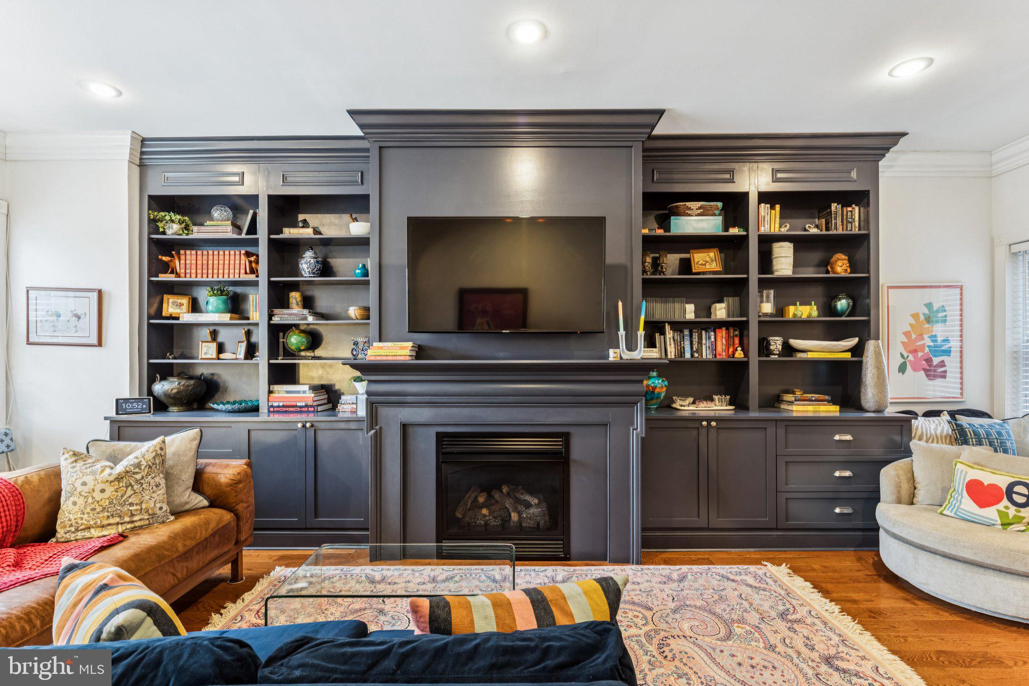 2431 CHRISTIAN STREET