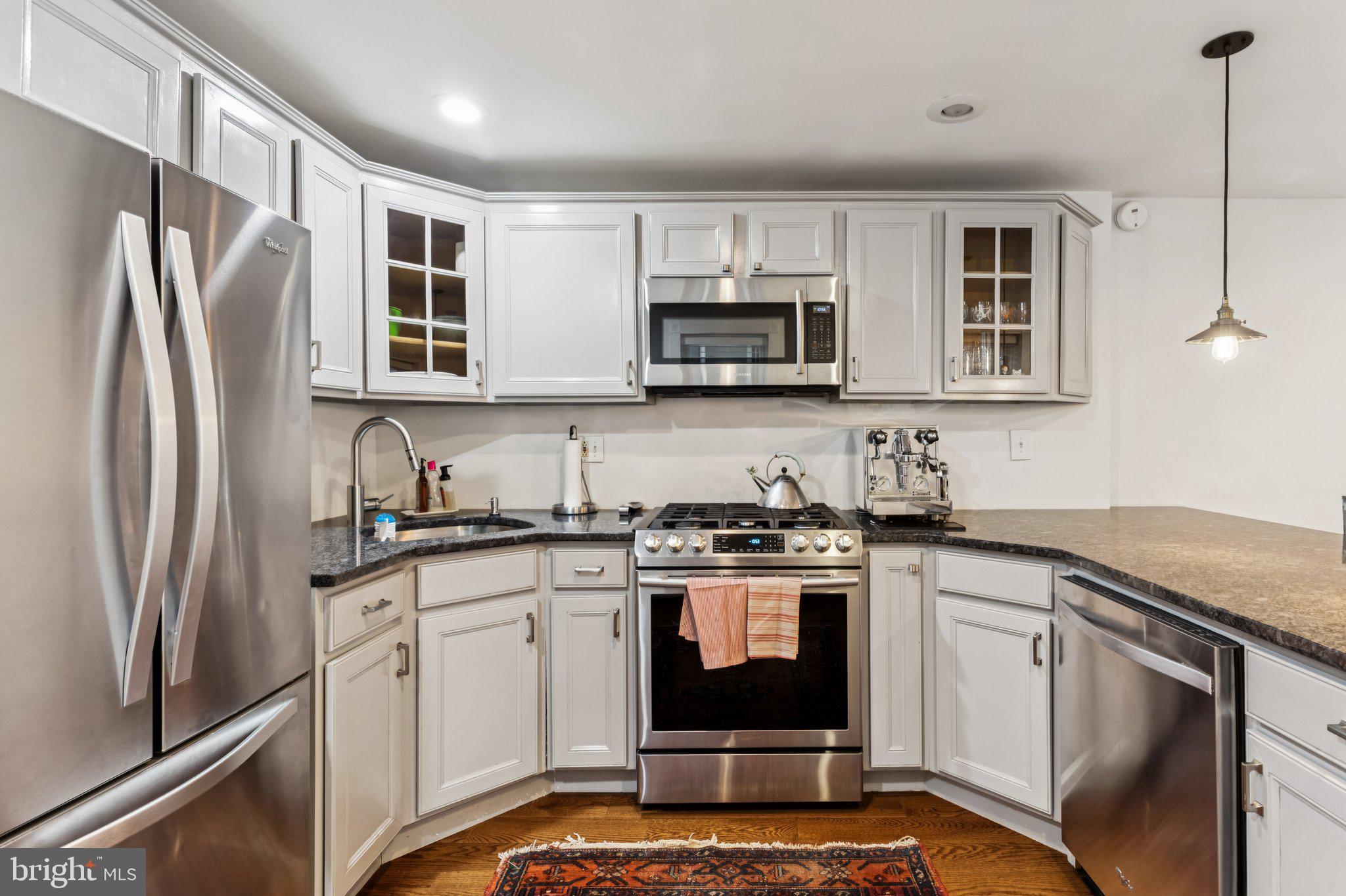 2431 CHRISTIAN STREET