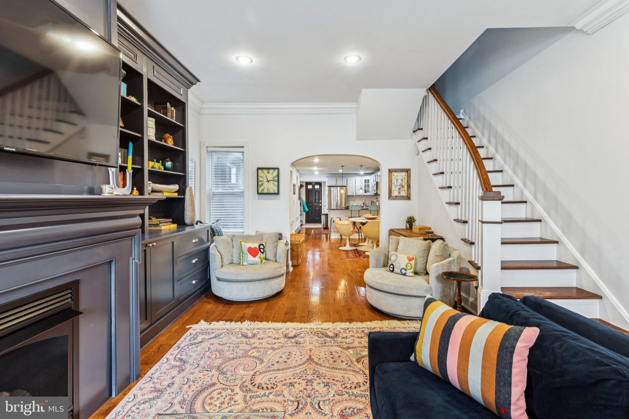 2431 CHRISTIAN STREET