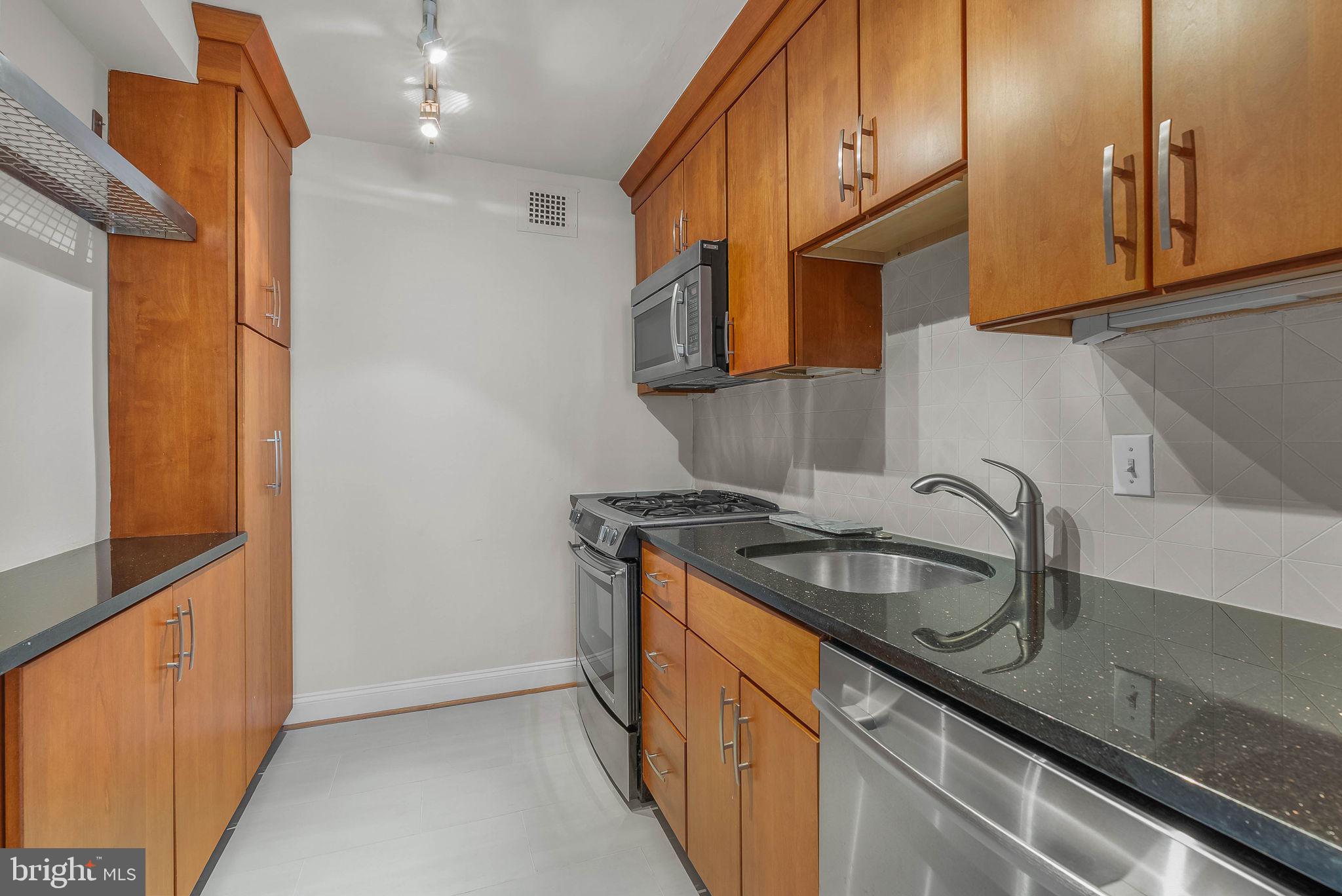 1806 RITTENHOUSE SQUARE 18 204