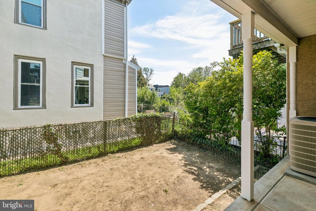 385 CONARROE STREET