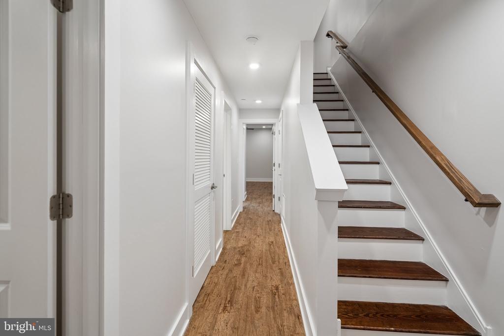 970 N MARSHALL STREET Unit: 7