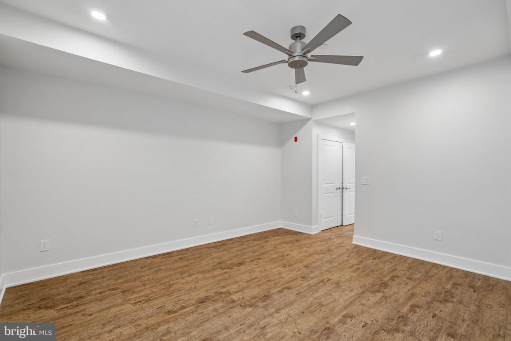 970 N MARSHALL STREET Unit: 7