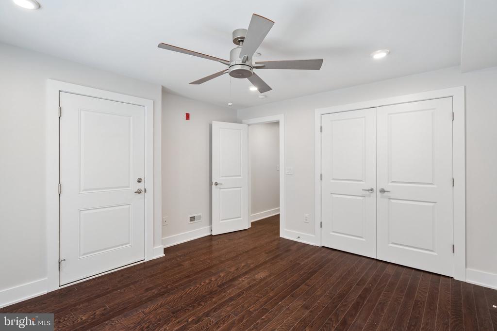 970 N MARSHALL STREET Unit: 7