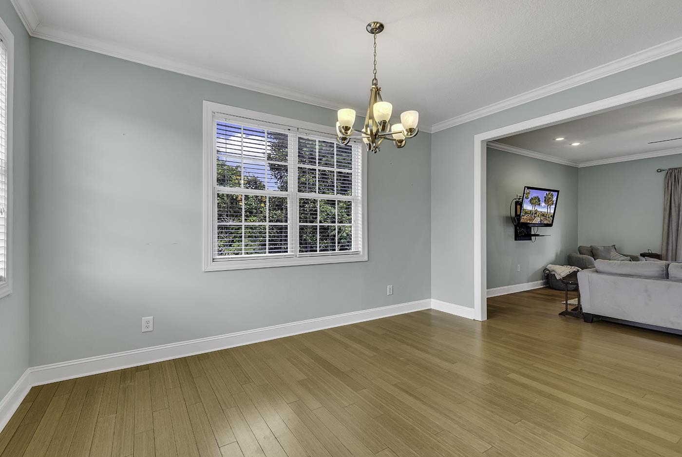 6 Cottage Dr.