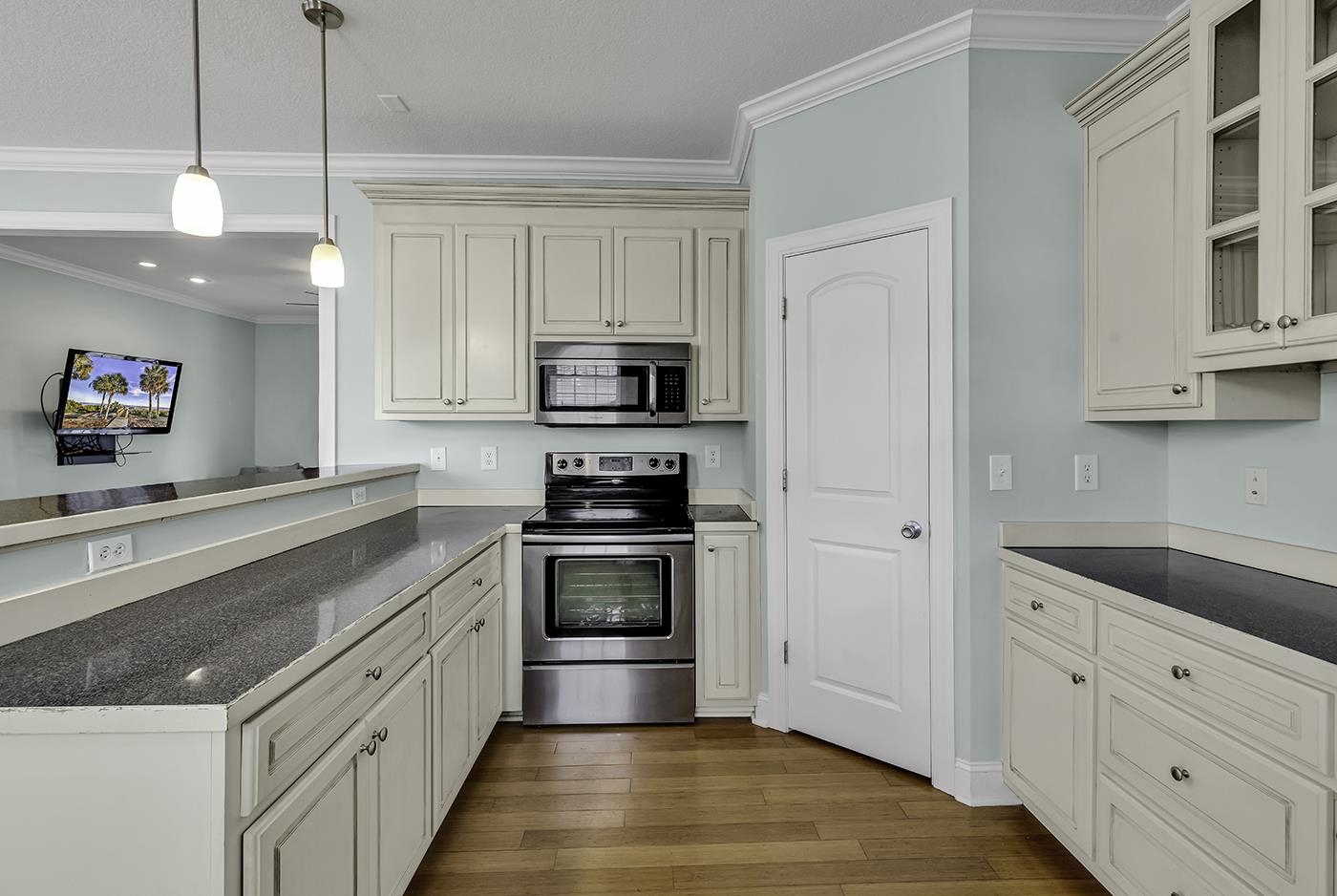 6 Cottage Dr.