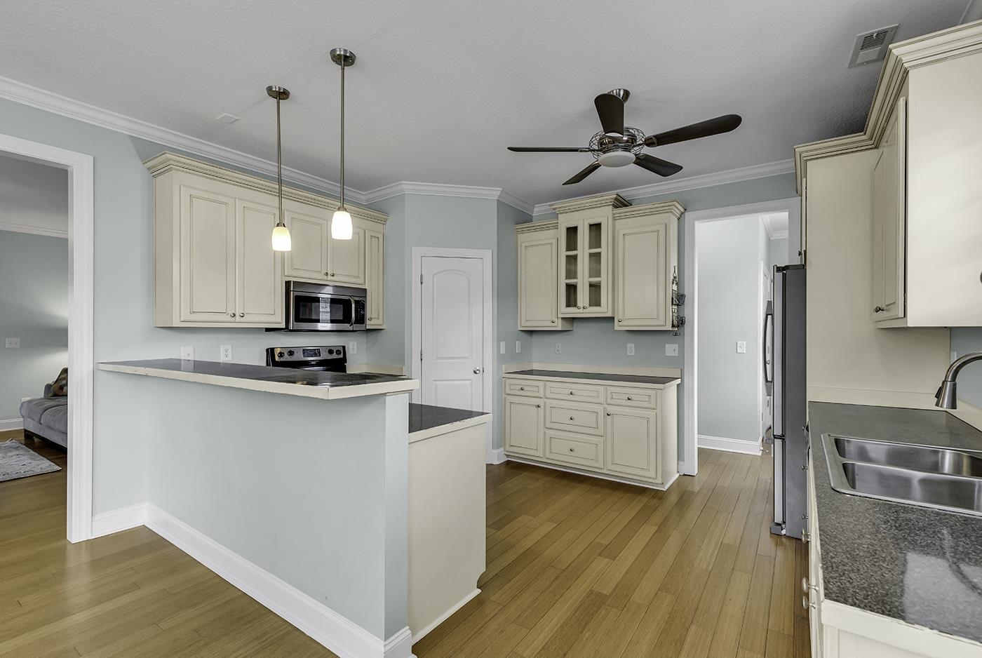 6 Cottage Dr.