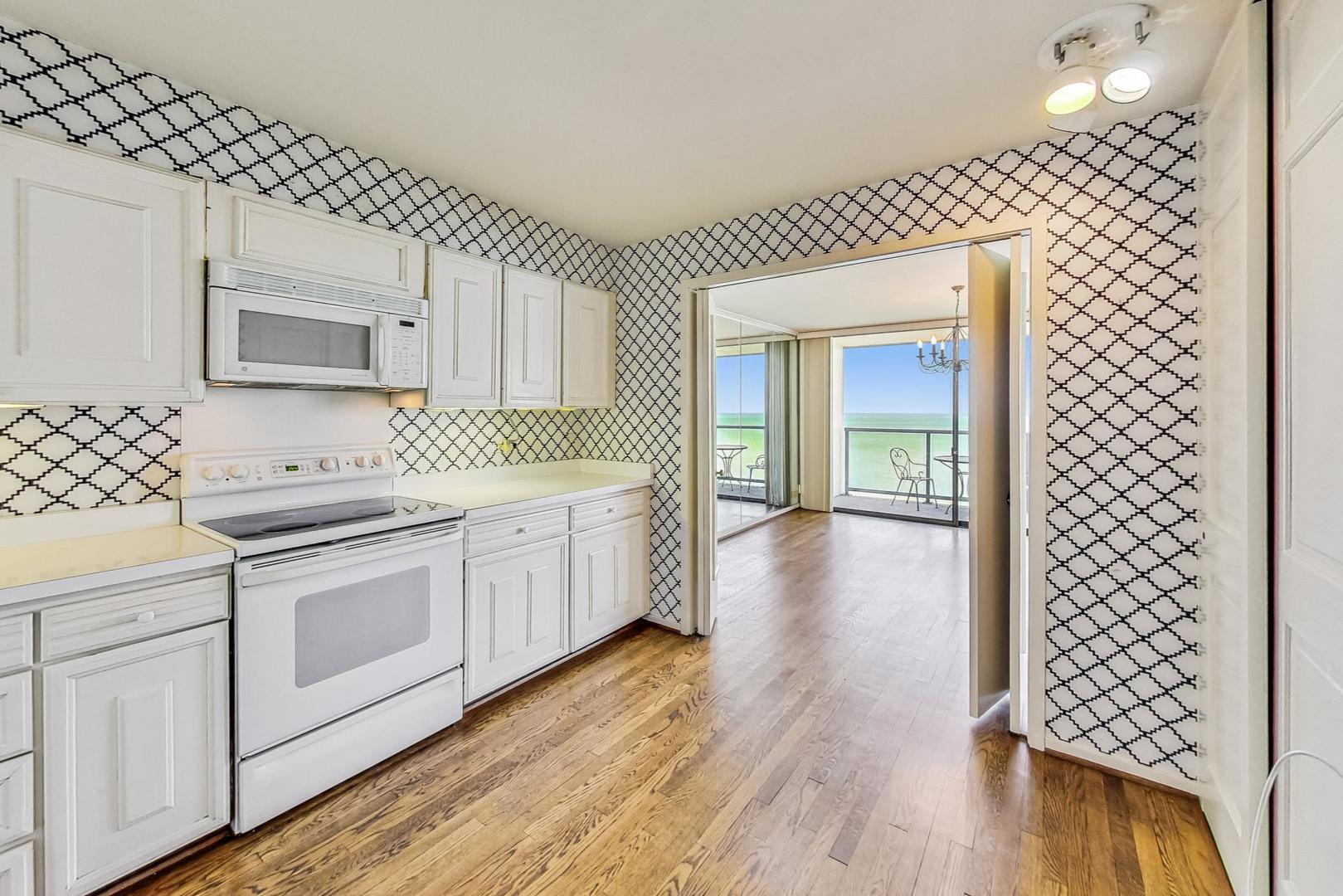 1500 Sheridan Road Unit: 8H