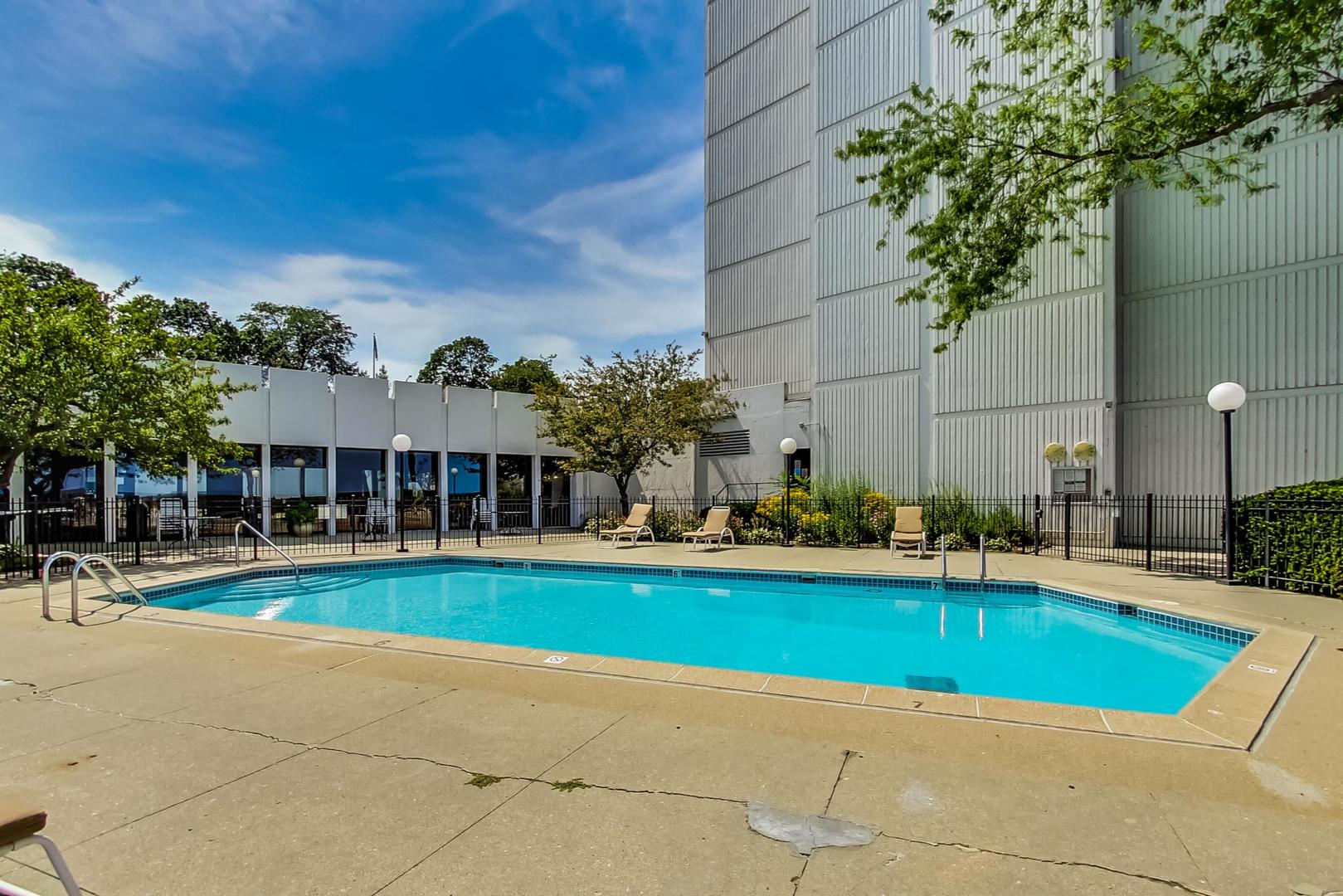 1500 Sheridan Road Unit: 8H