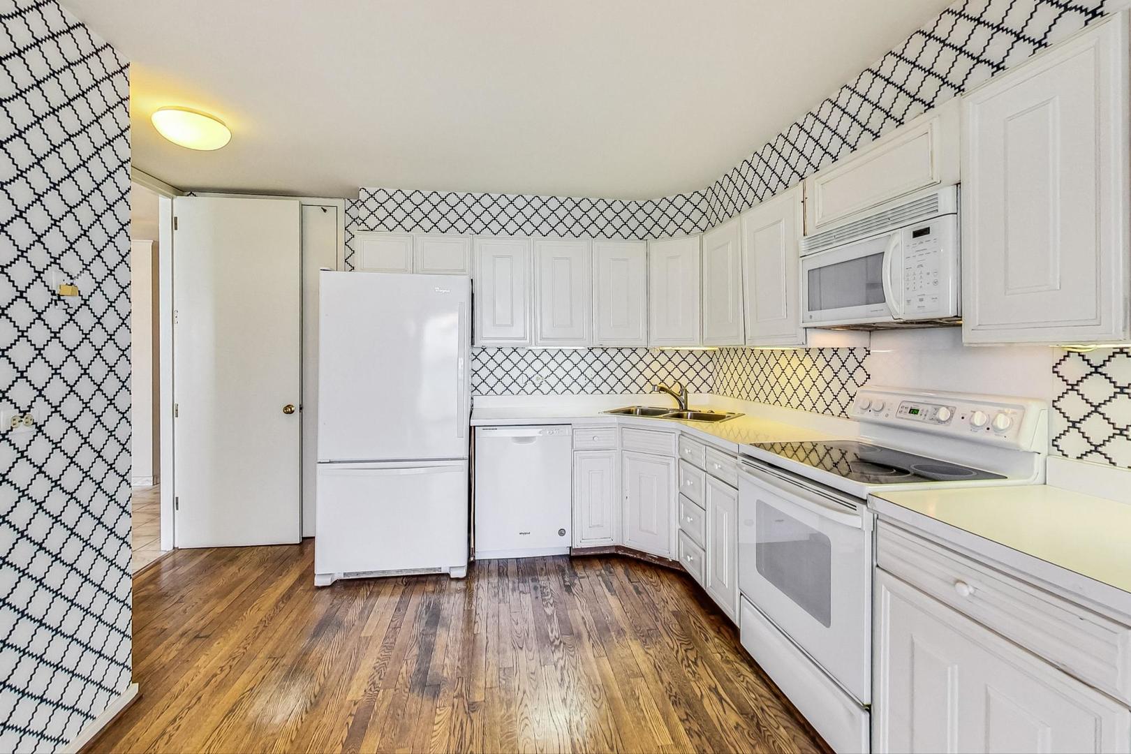 1500 Sheridan Road Unit: 8H