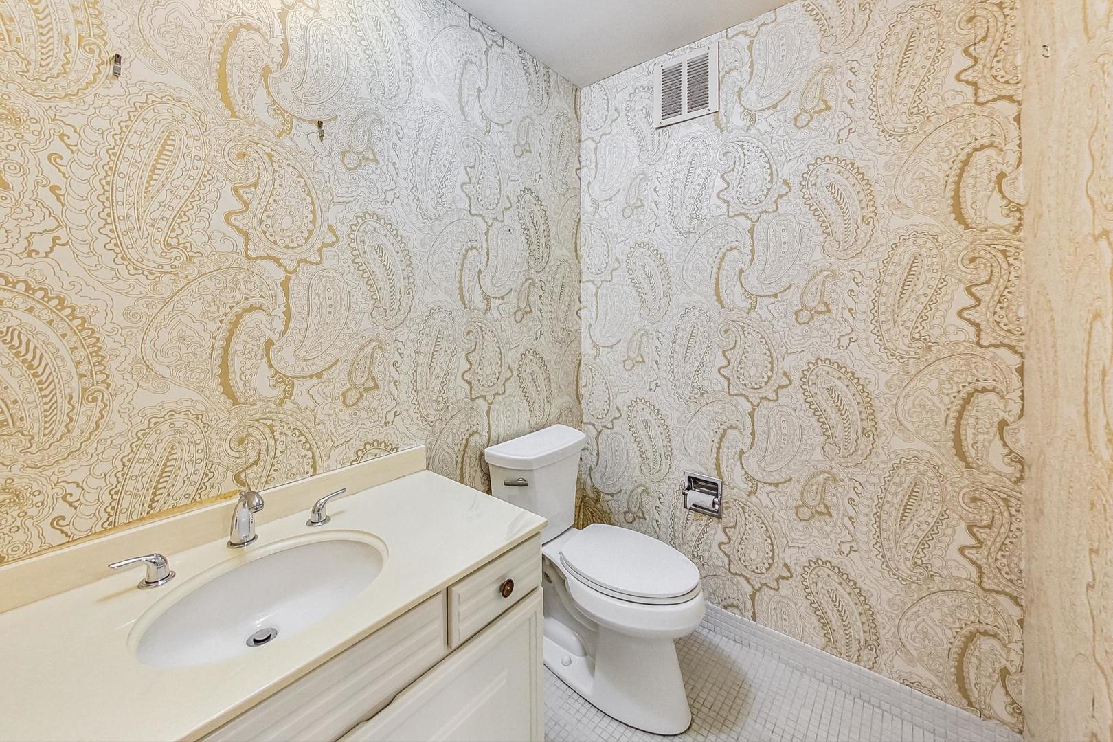 1500 Sheridan Road Unit: 8H
