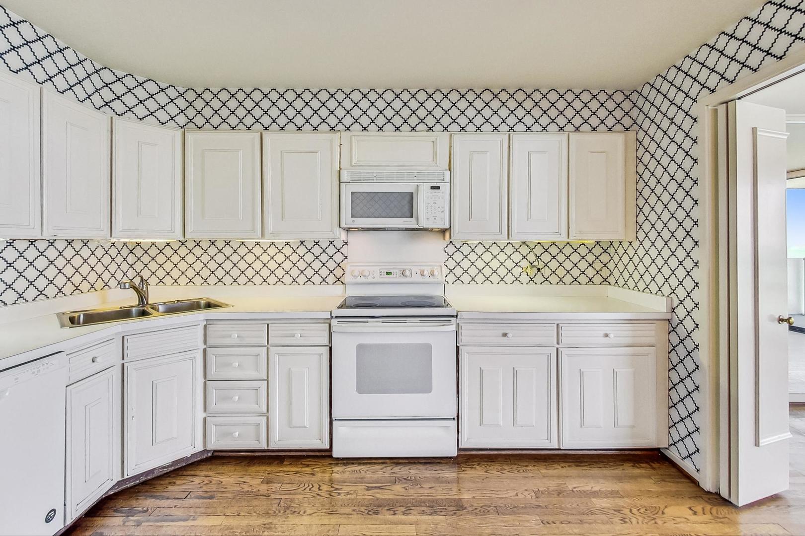 1500 Sheridan Road Unit: 8H
