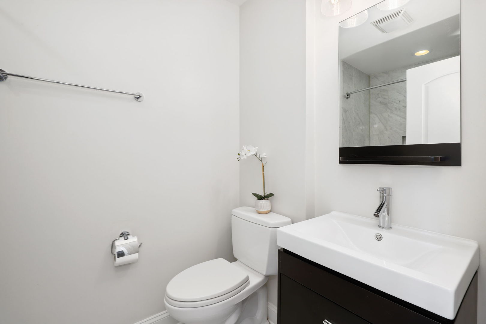 1442 W Belmont Avenue Unit: 4E