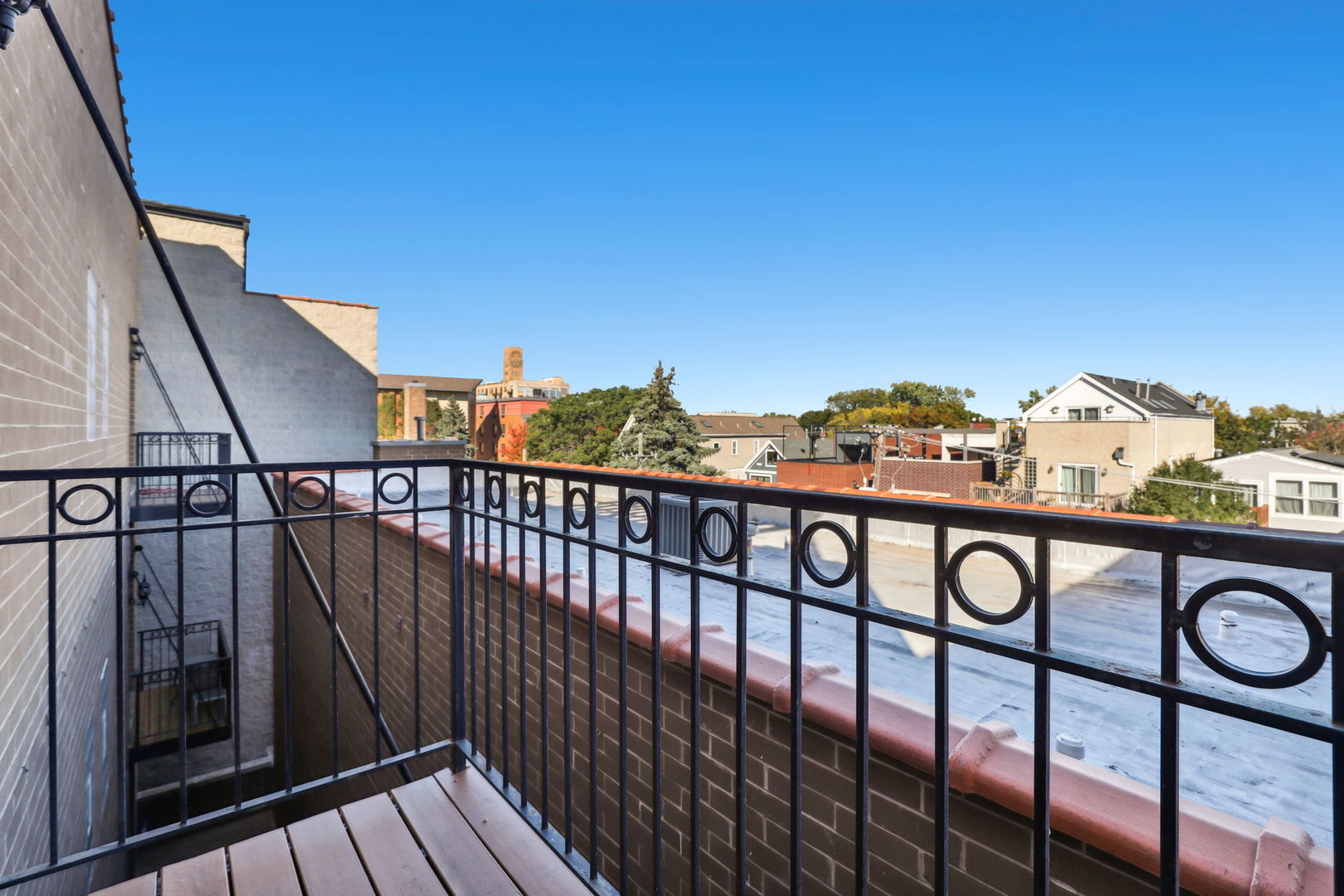 1442 W Belmont Avenue Unit: 4E