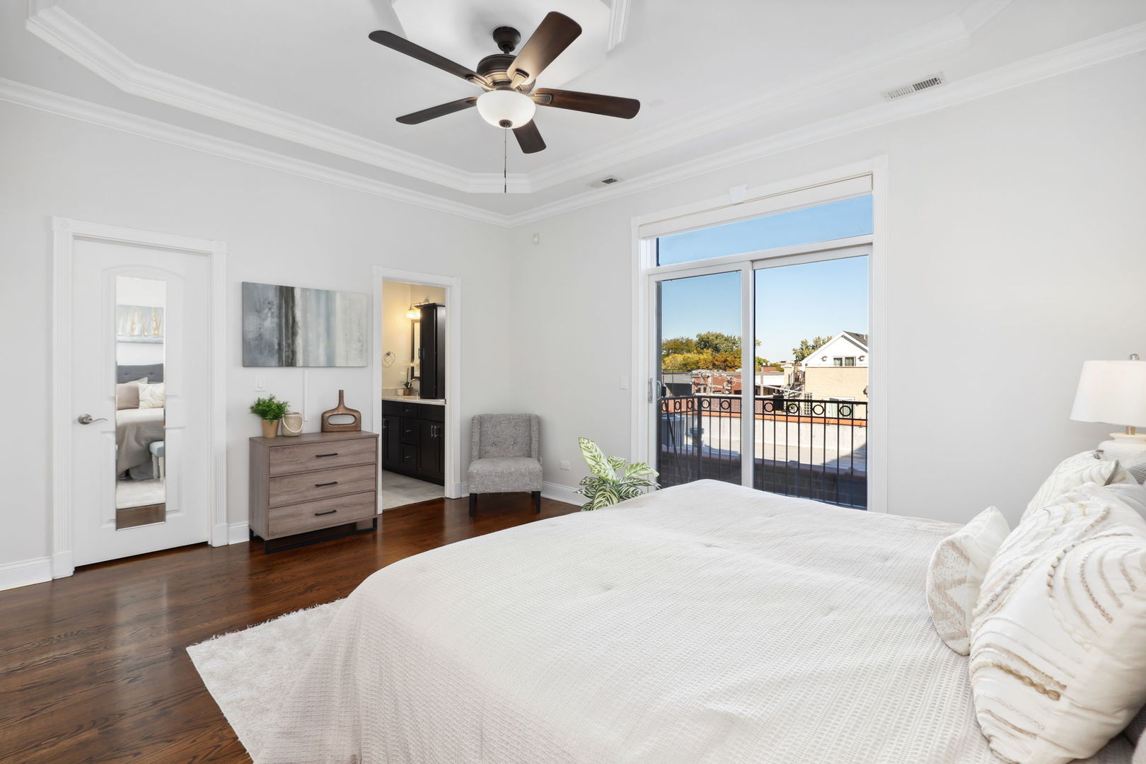 1442 W Belmont Avenue Unit: 4E