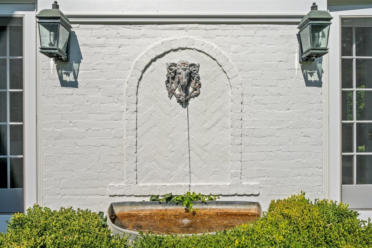 5 Woodley Road
