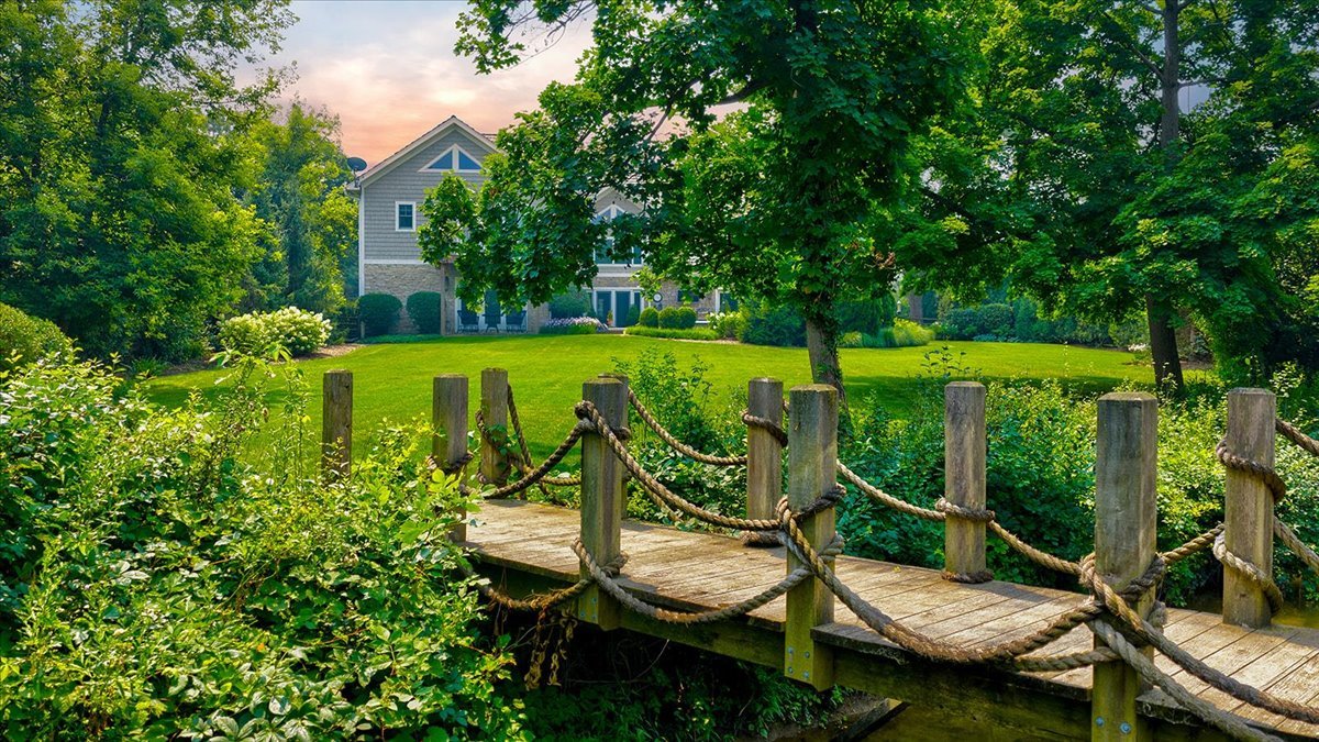 350 Sunset Court