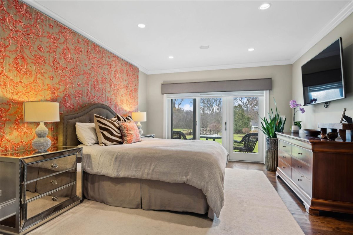 350 Sunset Court