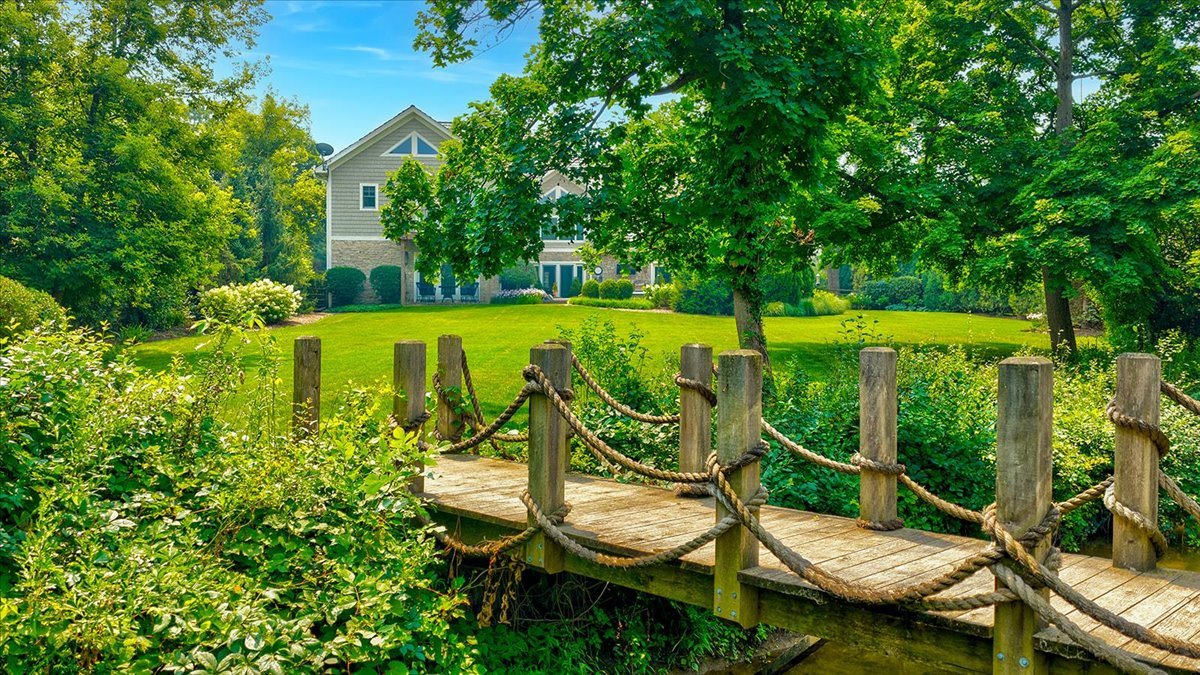 350 Sunset Court