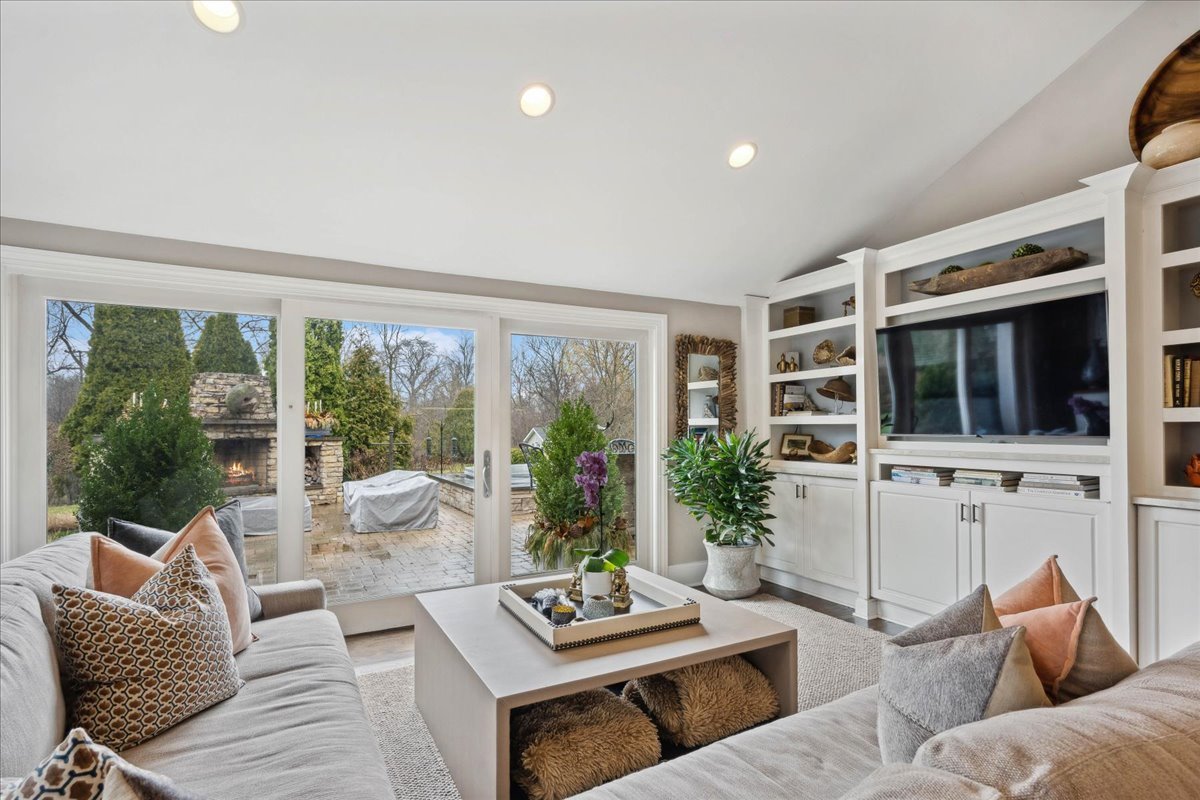 350 Sunset Court