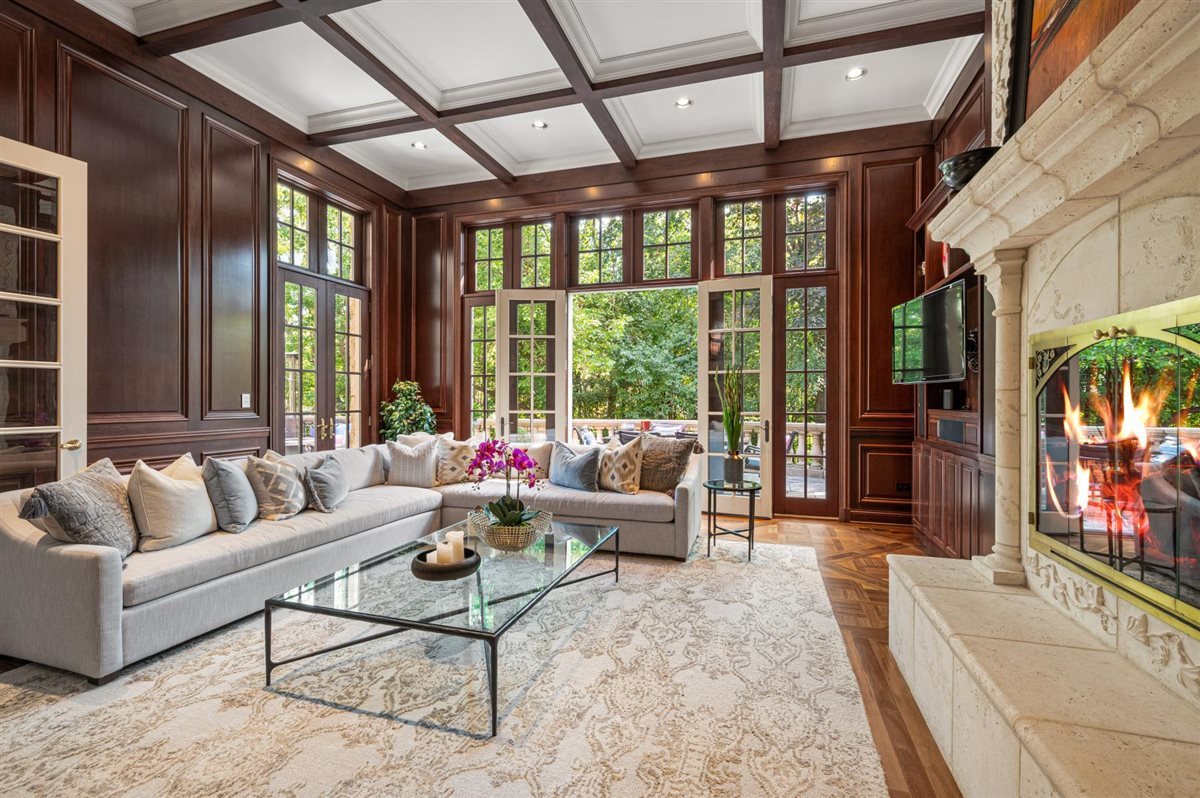2301 Clover Lane