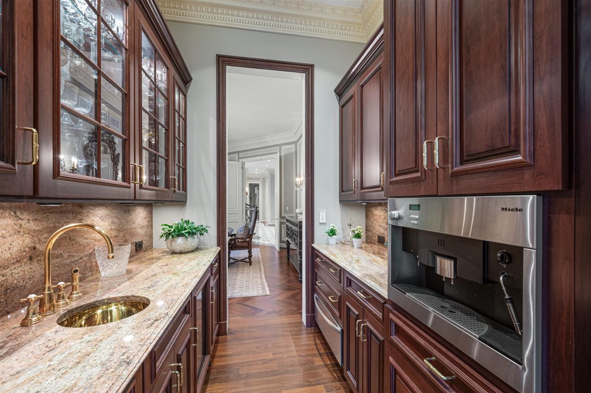 2301 Clover Lane