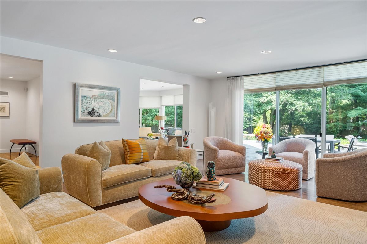 107 Woodley Road