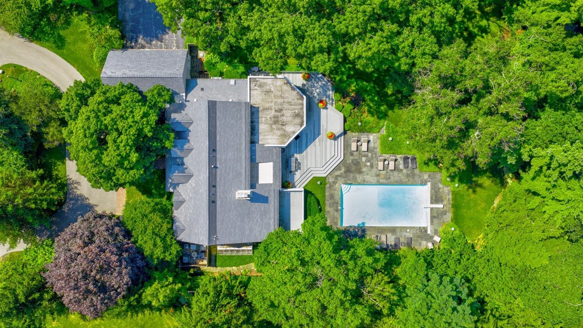 107 Woodley Road