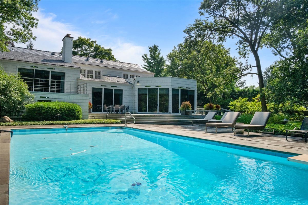 107 Woodley Road