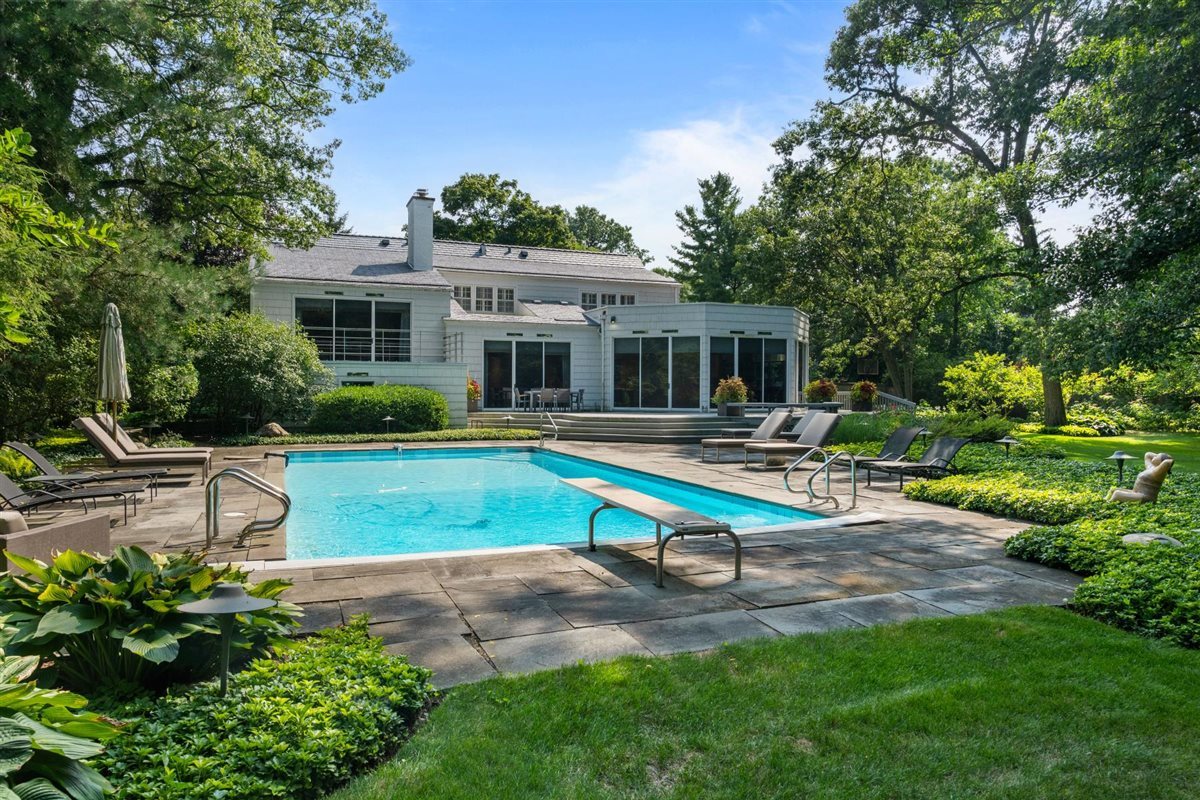 107 Woodley Road