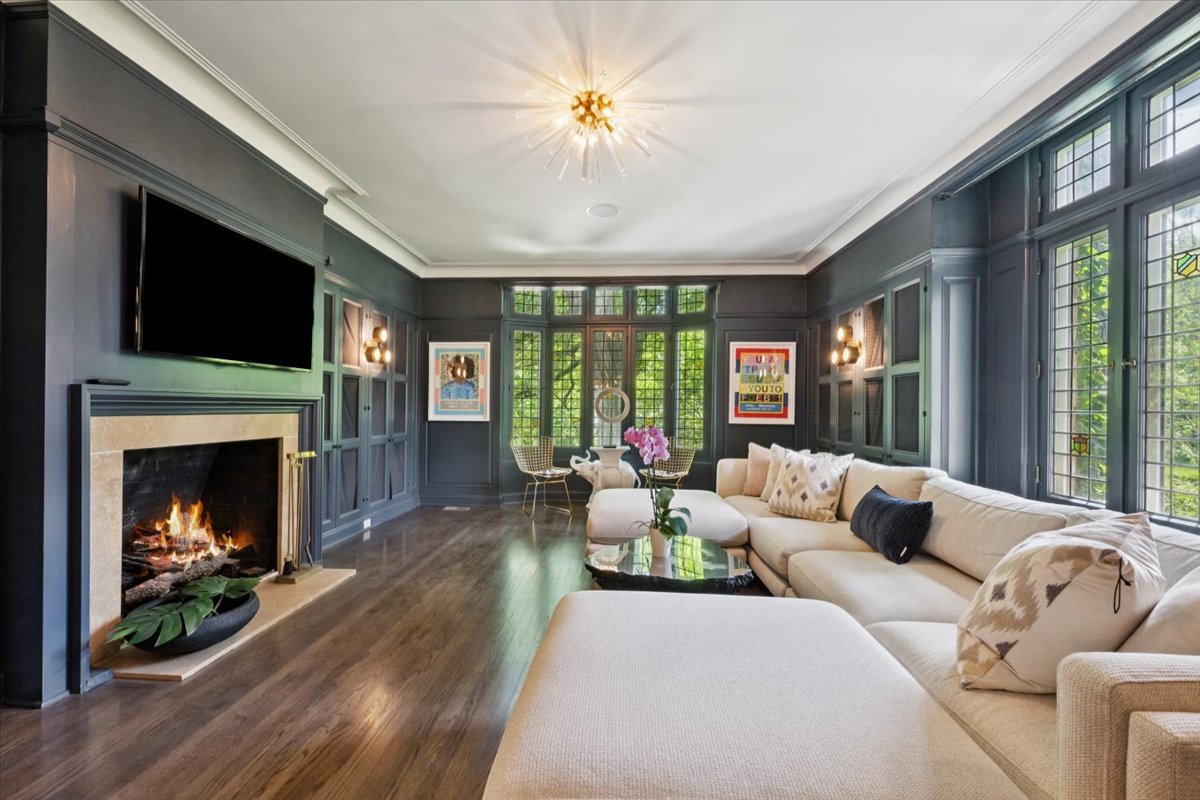 395 Greenleaf Avenue