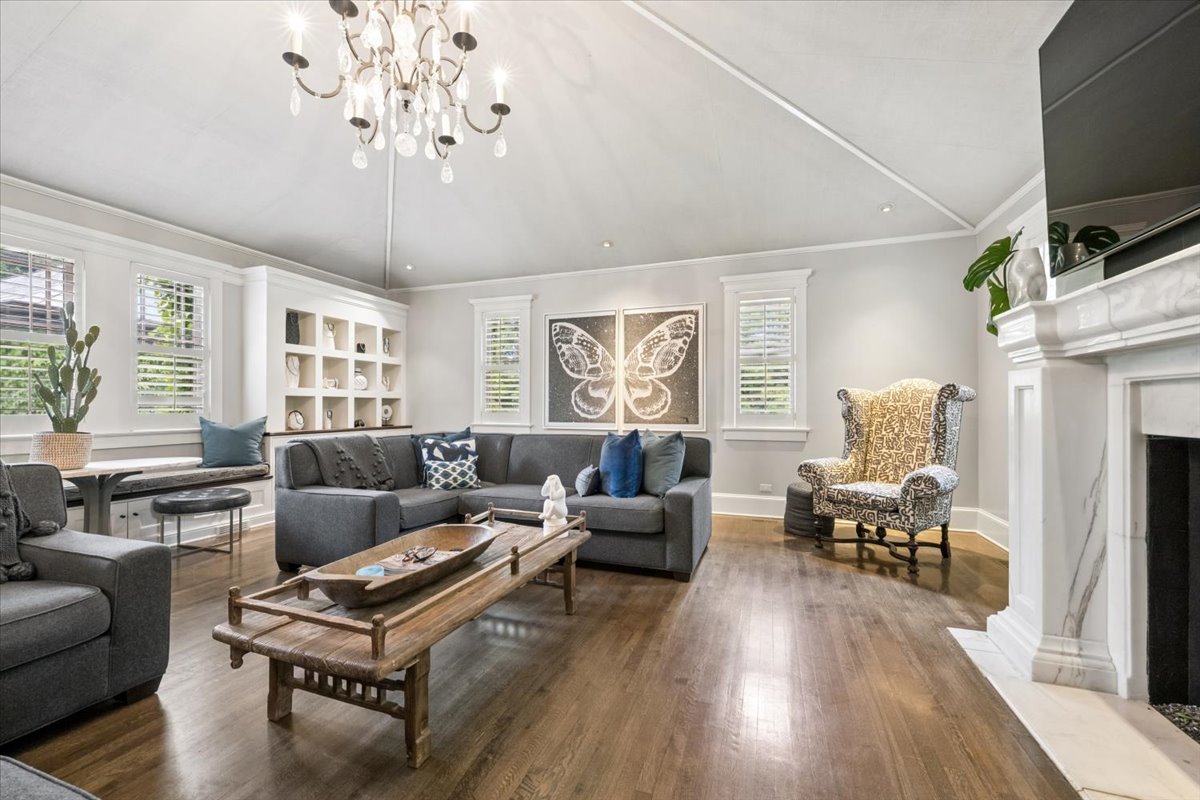 395 Greenleaf Avenue