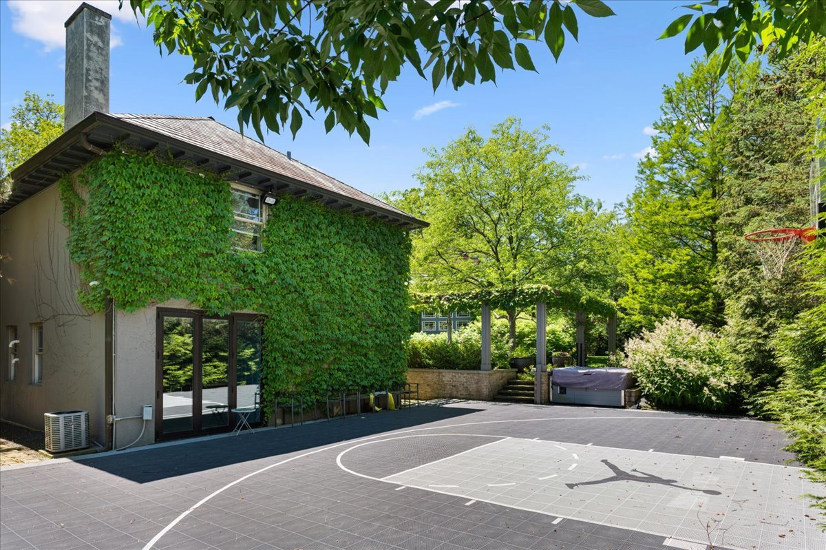 395 Greenleaf Avenue