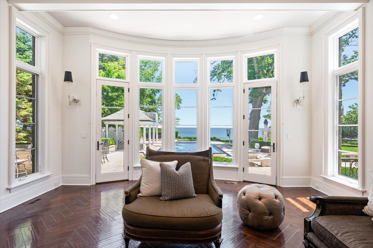 319 SHERIDAN Road
