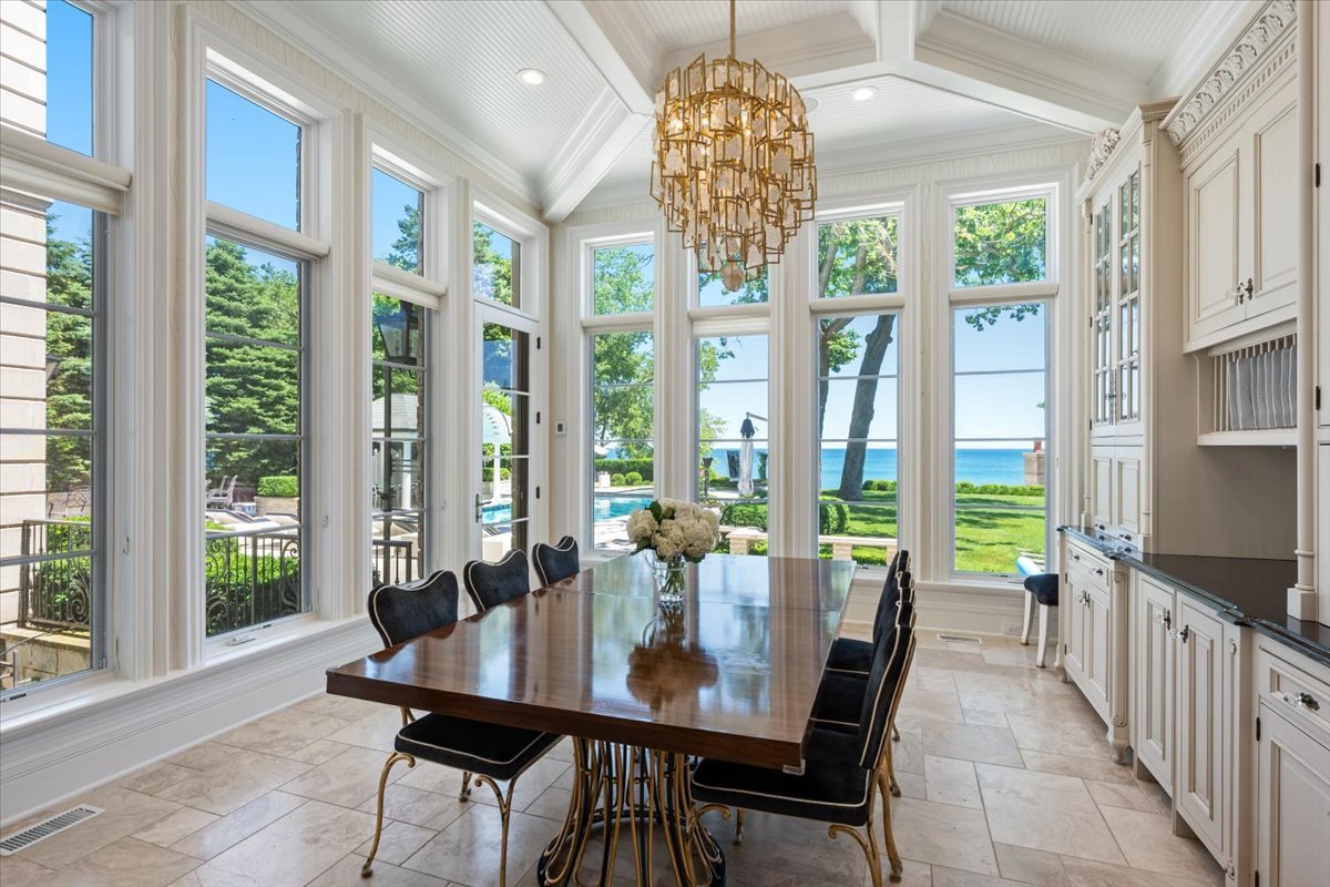 319 SHERIDAN Road