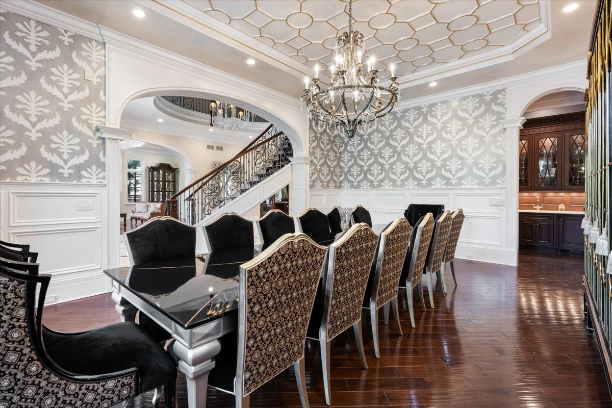 319 SHERIDAN Road